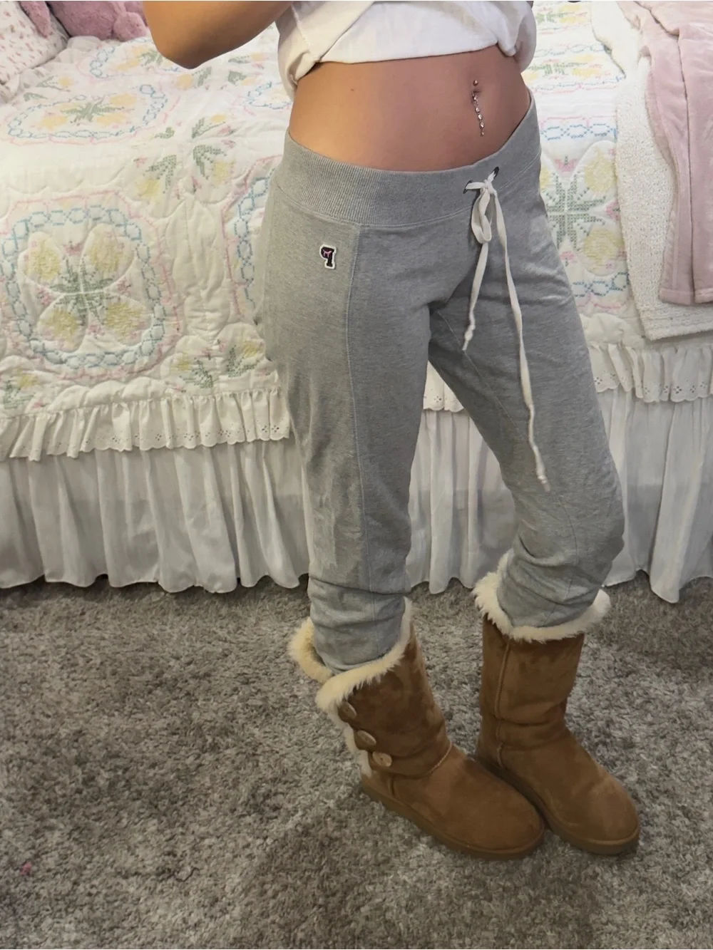 Y2K Victoria’s Secret pink sweats - Picture 3 of 12